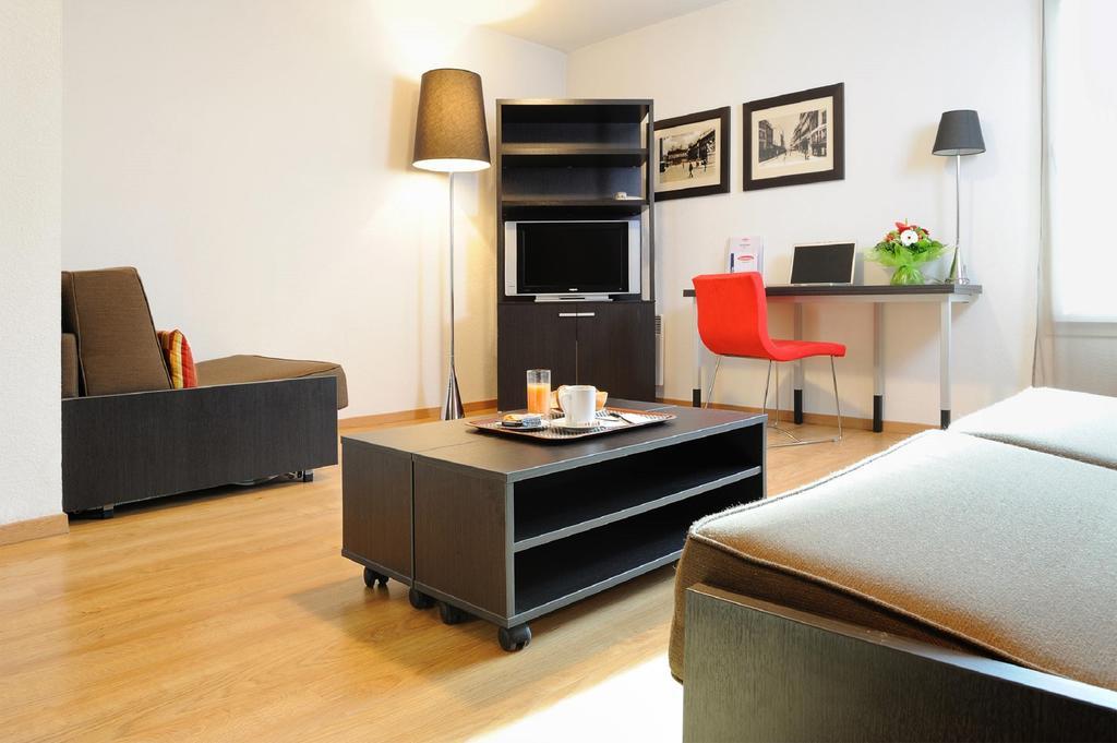 One-Bedroom Apartment,424845909:JPEG